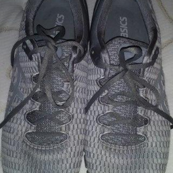 Oasics Size 12.   Wore once. - Picture 1 of 6